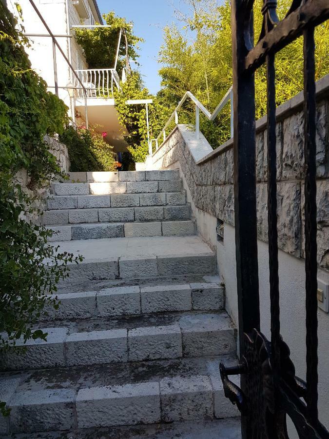 Apartament Danica *
